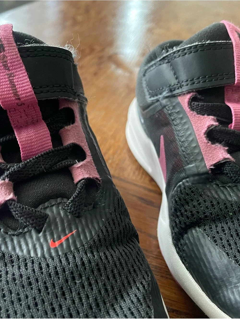 Nike Kids Black & Hot Pink Dynamic Fit Sneakers